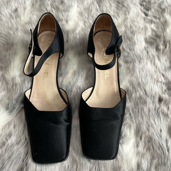 Vintage Chanel black Satin Closed square CC Toe Heels sz 39 - Picture 2 of 9